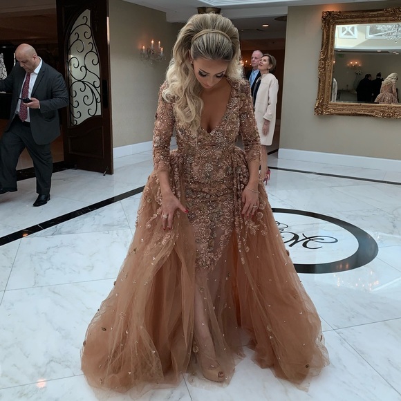 Albina Dyla Couture (beige) - Picture 3 of 3